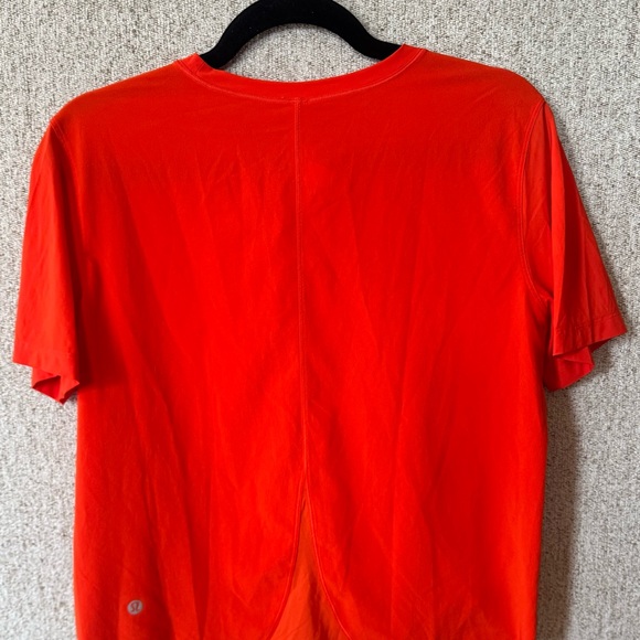 Lululemon Women’s Red/Orange Short-Sleeve Top, size 8/Medium. EUC! - Picture 2 of 5